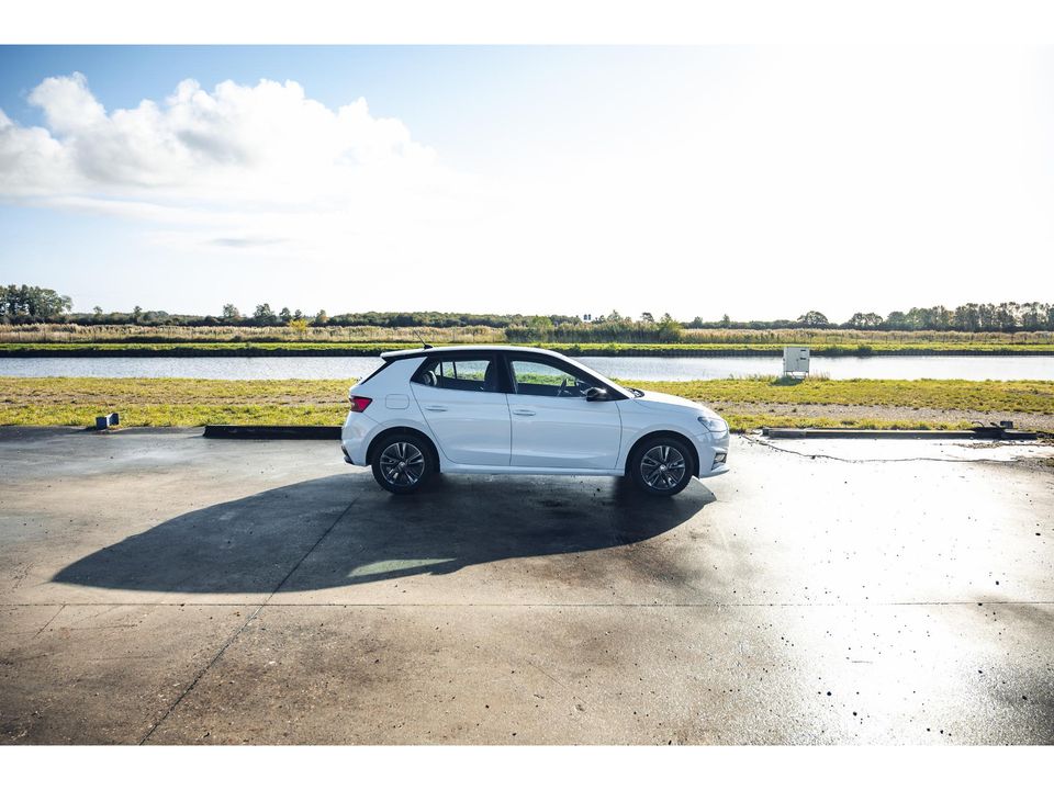 Škoda Fabia 1.0 TSI DSG Style | CAMERA | CLIMA | STOEL & STUUR VERWARMING | PARKEERSENSOREN | CRUISE