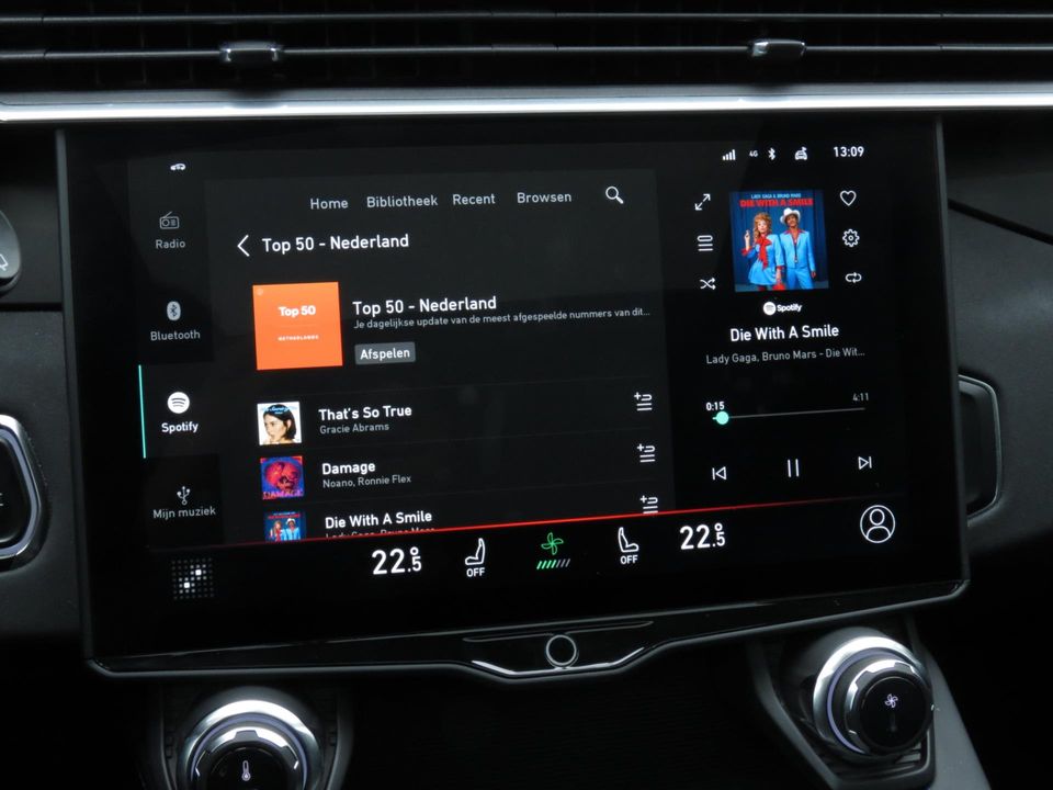 Lynk & Co 01 1.5 262PK AUTOMAAT PLUG-IN HYBRID | PANORAMADAK | CAMERA'S | ADAPTIEVE CRUISE CONTROL | APPLE CARPLAY | LED | DAB