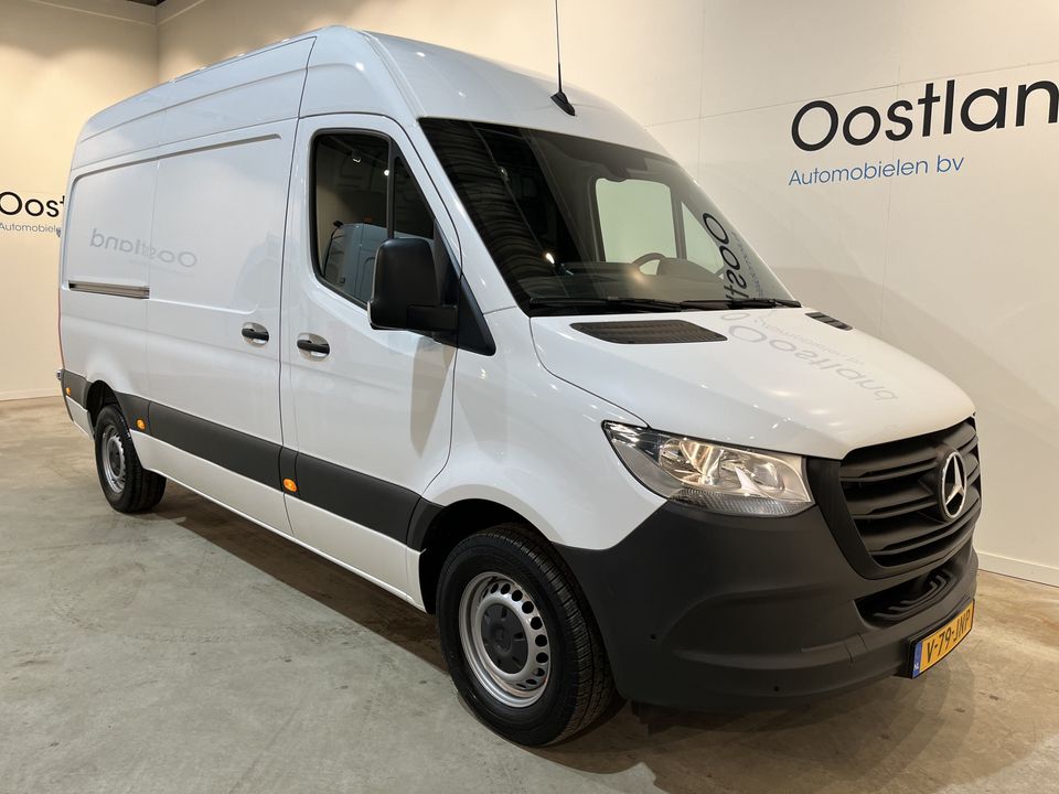 Mercedes-Benz Sprinter 317 CDI L2H2 RWD Automaat / Euro 6 / MBUX / Trekhaak 3500 KG / Airco / Cruise Control / Camera / CarPlay / 3-Zits / 8.700 KM !!