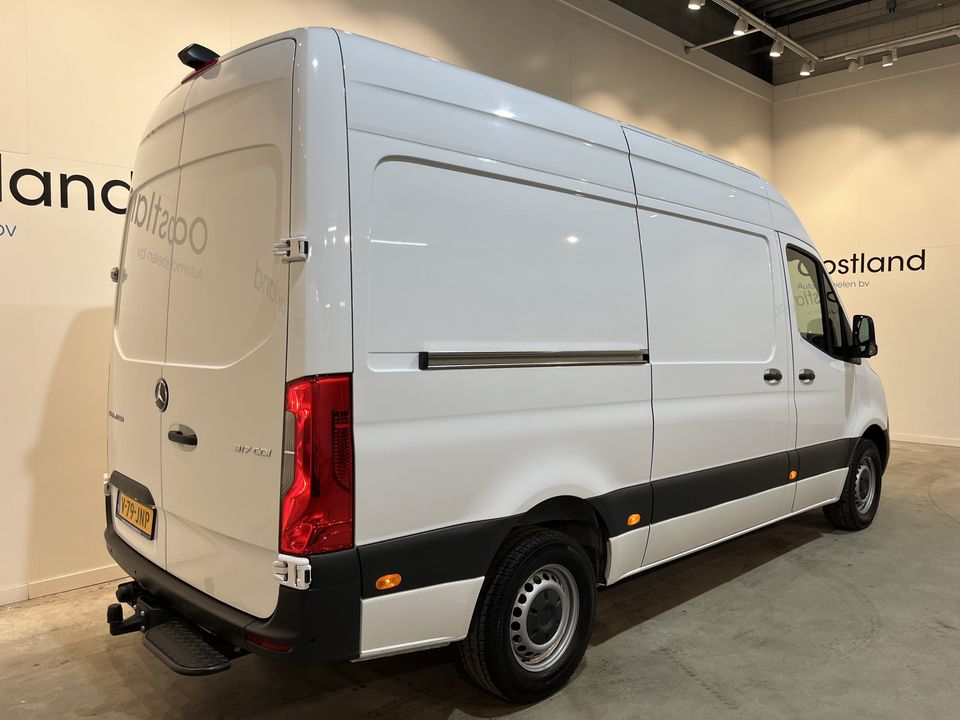 Mercedes-Benz Sprinter 317 CDI L2H2 RWD Automaat / Euro 6 / MBUX / Trekhaak 3500 KG / Airco / Cruise Control / Camera / CarPlay / 3-Zits / 8.700 KM !!