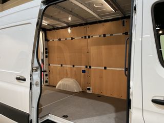 Mercedes-Benz Sprinter 317 CDI L2H2 RWD Automaat / Euro 6 / MBUX / Trekhaak 3500 KG / Airco / Cruise Control / Camera / CarPlay / 3-Zits / 8.700 KM !!