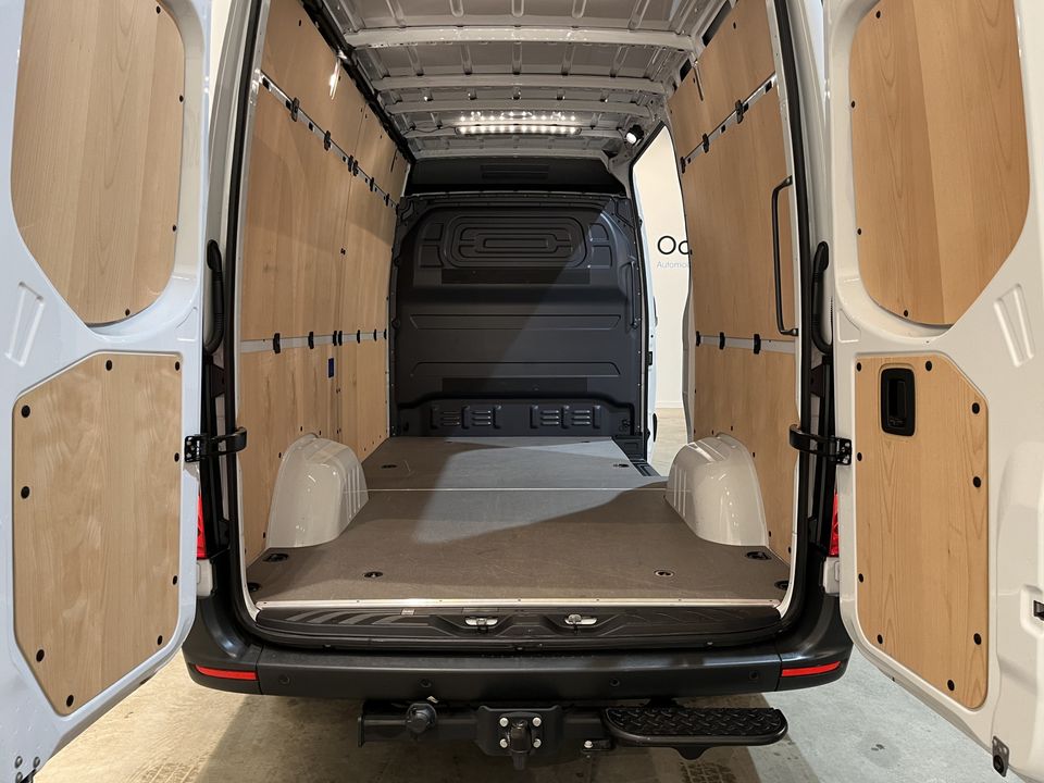 Mercedes-Benz Sprinter 317 CDI L2H2 RWD Automaat / Euro 6 / MBUX / Trekhaak 3500 KG / Airco / Cruise Control / Camera / CarPlay / 3-Zits / 8.700 KM !!