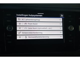 Volkswagen Taigo 1.0 TSI Life 110PK Virtual Cockpit Full LED Keyless Navigatie Camera Carplay Android 17 inch LMV Stoelverwarming