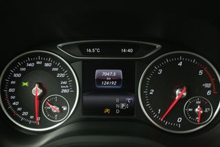 Mercedes-Benz B-Klasse 200 d Ambition Automaat Airco Camera Cruise LED Navi PDC Stoelverwarming 18"LMV