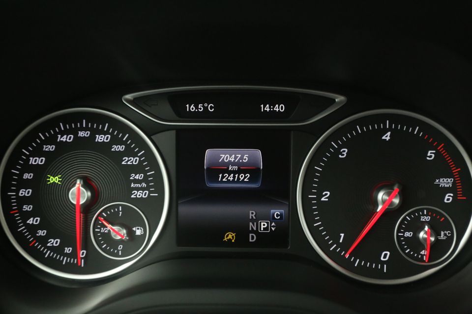 Mercedes-Benz B-Klasse 200 d Ambition Automaat Airco Camera Cruise LED Navi PDC Stoelverwarming 18"LMV