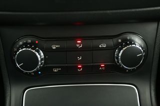 Mercedes-Benz B-Klasse 200 d Ambition Automaat Airco Camera Cruise LED Navi PDC Stoelverwarming 18"LMV