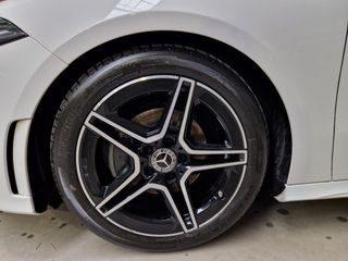 Mercedes-Benz A-Klasse 180 Business Solution AMG Panoramadak Sfeer verkeersbordherk. 18"LM