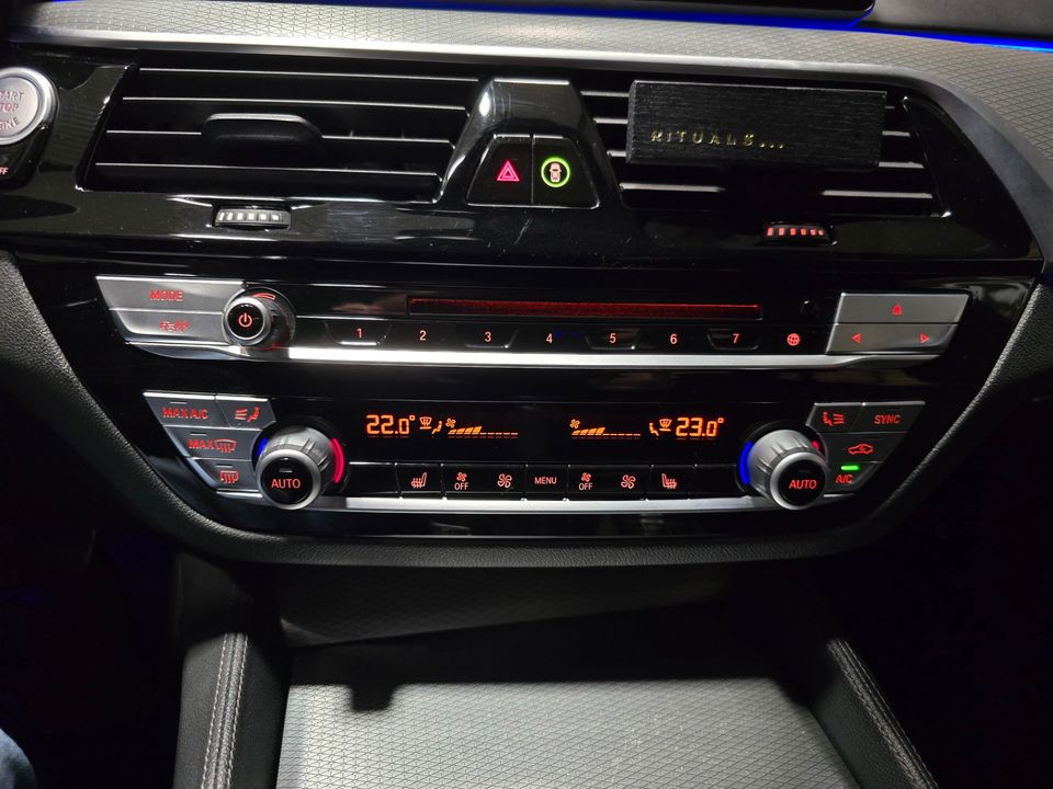 BMW 5 Serie 520i High Executive Edition Leder HUD Navi Camera LM