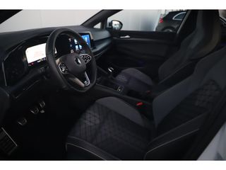 Volkswagen Golf 1.5 TSI R-Line 150PK Virtual Cockpit Sfeerverlichting Keyless 18 inch Navigatie Camera Adaptive Cruise Lane Side Assist LED Draadloos Carplay Android