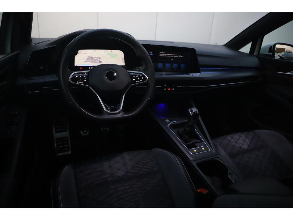 Volkswagen Golf 1.5 TSI R-Line 150PK Virtual Cockpit Sfeerverlichting Keyless 18 inch Navigatie Camera Adaptive Cruise Lane Side Assist LED Draadloos Carplay Android