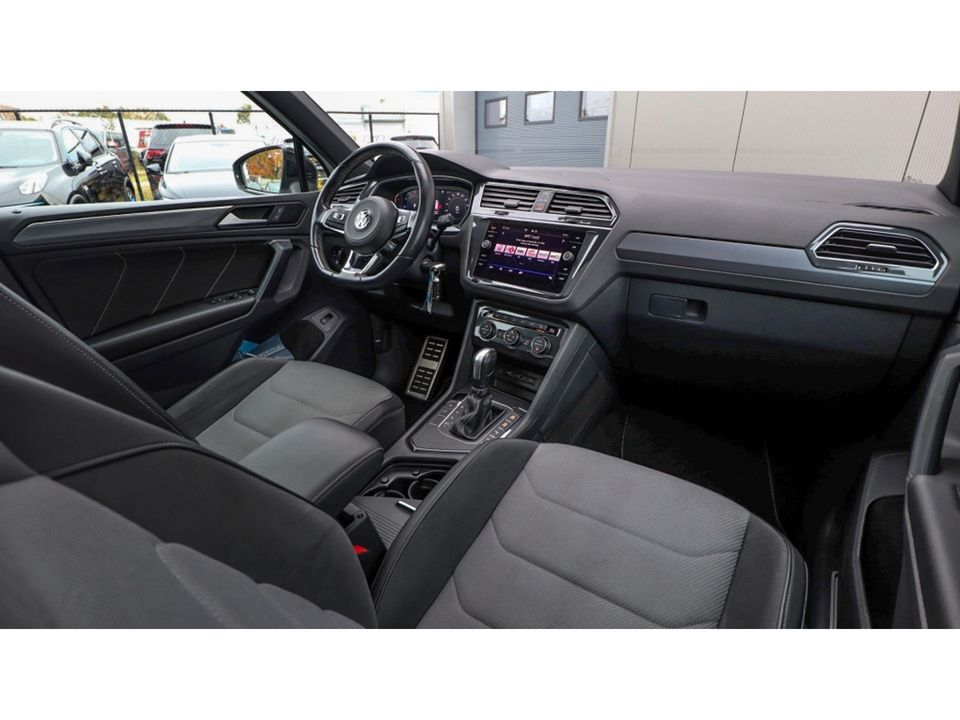 Volkswagen Tiguan 1.5 TSI Highl. Bus R | R-line | Pano | Led | Black Style | Trekh