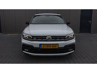 Volkswagen Tiguan 1.5 TSI Highl. Bus R | R-line | Pano | Led | Black Style | Trekh