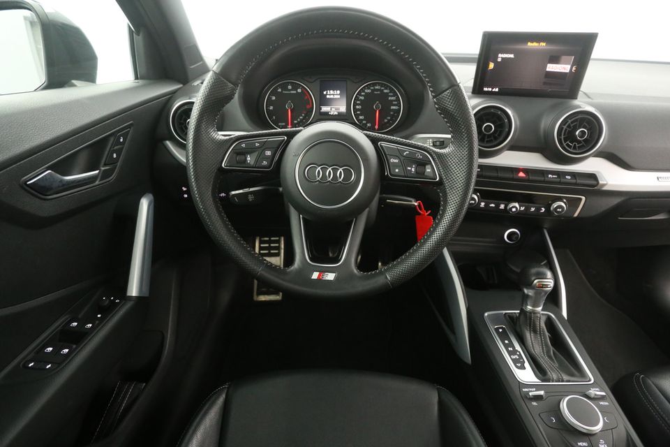 Audi Q2 35 TFSI S-line 150PK Automaat Pano Clima Cruise PDC Navi LED 18"LMV Trekhaak