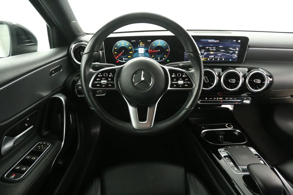 Mercedes-Benz A-Klasse 180 AMG Automaat Clima Cruise Virtual Navi LED PDC Stoelverwarming 18"LMV