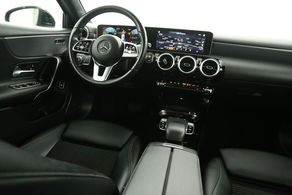 Mercedes-Benz A-Klasse 180 AMG Automaat Clima Cruise Virtual Navi LED PDC Stoelverwarming 18"LMV