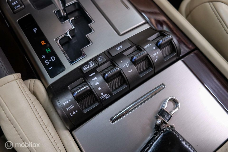 Lexus LX 570 5.7 V8 389 pk | 8 persoons | Mark Levinson | luchtvering | unieke auto!