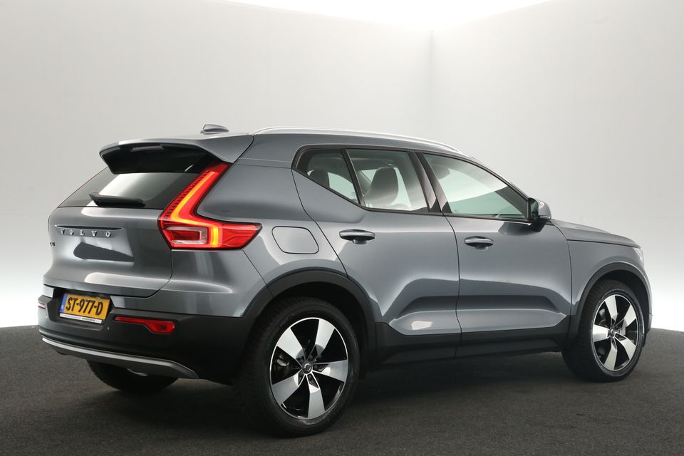 Volvo XC40 2.0 T4 Momentum 191PK Automaat Pano LED Camera Carplay Clima Cruise Virtual PDC Navi 19"LMV