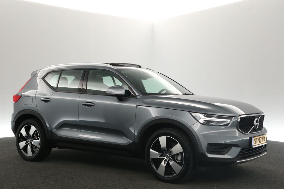 Volvo XC40 2.0 T4 Momentum 191PK Automaat Pano LED Camera Carplay Clima Cruise Virtual PDC Navi 19"LMV