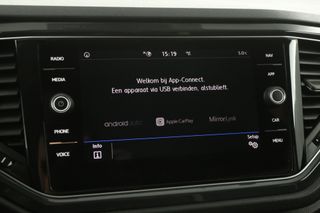 Volkswagen T-Roc 1.5 TSI Sport 150PK Automaat Camera Carplay Virtual LED Clima Cruise Navi PDC DSG 18''LMV Trekhaak