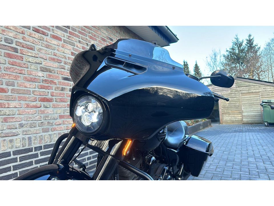 Harley Davidson FLHX Streetglide 103CI CVO Street glide