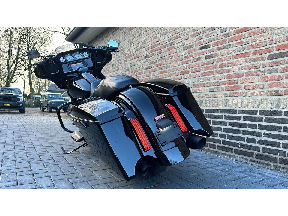 Harley Davidson FLHX Streetglide 103CI CVO Street glide