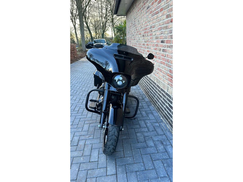 Harley Davidson FLHX Streetglide 103CI CVO Street glide