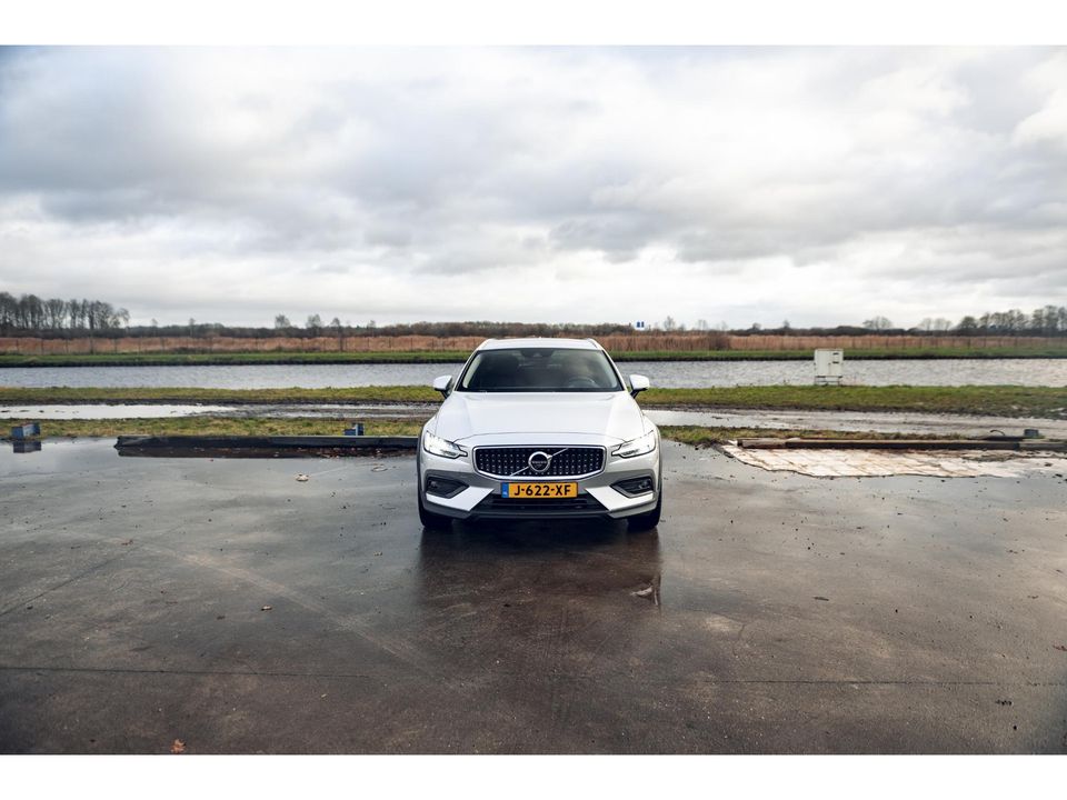 Volvo V60 Cross Country 2.0 B5 AWD Pro | LEDER | CAMERA | TREKHAAK