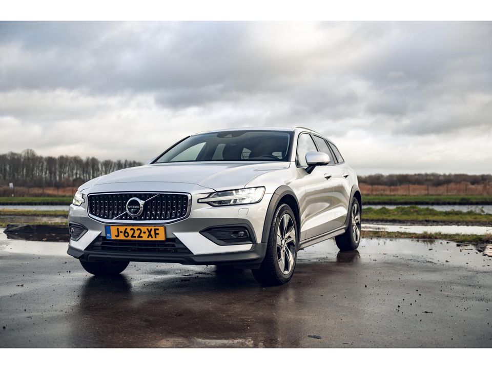 Volvo V60 Cross Country 2.0 B5 AWD Pro | LEDER | CAMERA | TREKHAAK