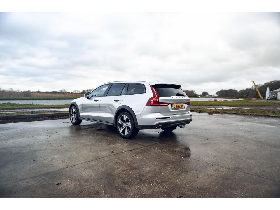 Volvo V60 Cross Country 2.0 B5 AWD Pro | LEDER | CAMERA | TREKHAAK