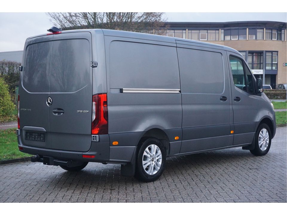 Mercedes-Benz Sprinter 319CDI Select L2H1 BPM VRIJ!! 10.25" Mbux, ACC, LED, 3.5T Trekhaak, 17" LM!! NR. 668