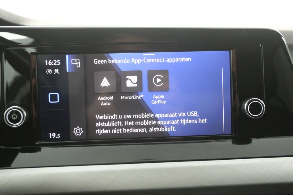 Volkswagen Golf 1.0 eTSI Automaat Sfeerverl. Clima ACC Carplay LED Virtual 16"LMV PDC