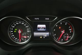 Mercedes-Benz CLA-Klasse 180 AMG Sport Edition Automaat Pano Camera Airco Cruise LED Navi PDC Stoelverwarming 18"LMV