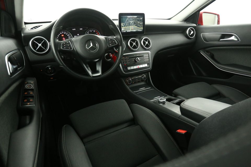 Mercedes-Benz A-Klasse Ambition Automaat Airco LED Cruise Navi 16"LMV Bluetooth PDC Elektrpakket