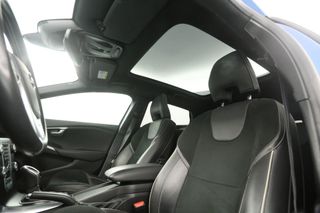 Volvo V40 1.5 T3 | R-design 153PK Automaat Pano-View Clima Camera LED Cruise PDC Navi 17"LMV