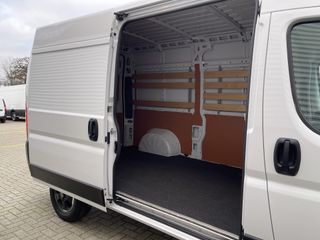 Fiat Ducato 30 2.3 MultiJet L2H2 / vaste prijs rijklaar € 20.950 ex btw / lease vanaf € 375 / cruise en climate control / euro 6 / achteruit rijcamera / navigatie !