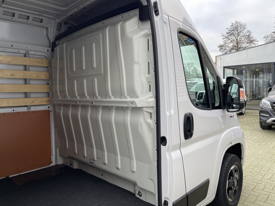 Fiat Ducato 30 2.3 MultiJet L2H2 / vaste prijs rijklaar € 20.950 ex btw / lease vanaf € 375 / cruise en climate control / euro 6 / achteruit rijcamera / navigatie !