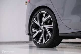 Volkswagen Golf 1.5 eTSI R-Line | Ambiance | ACC | Moonstone Grey | Stuurwielverwarming | Camera |