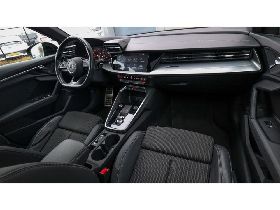 Audi A3 Sportback 35 TFSI S edition | 3X S-line | Matrix | Pano | CarPlay