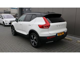 Volvo XC40 2.0 T4 R-Design | Led | Media | Stuur/stoel verwarming