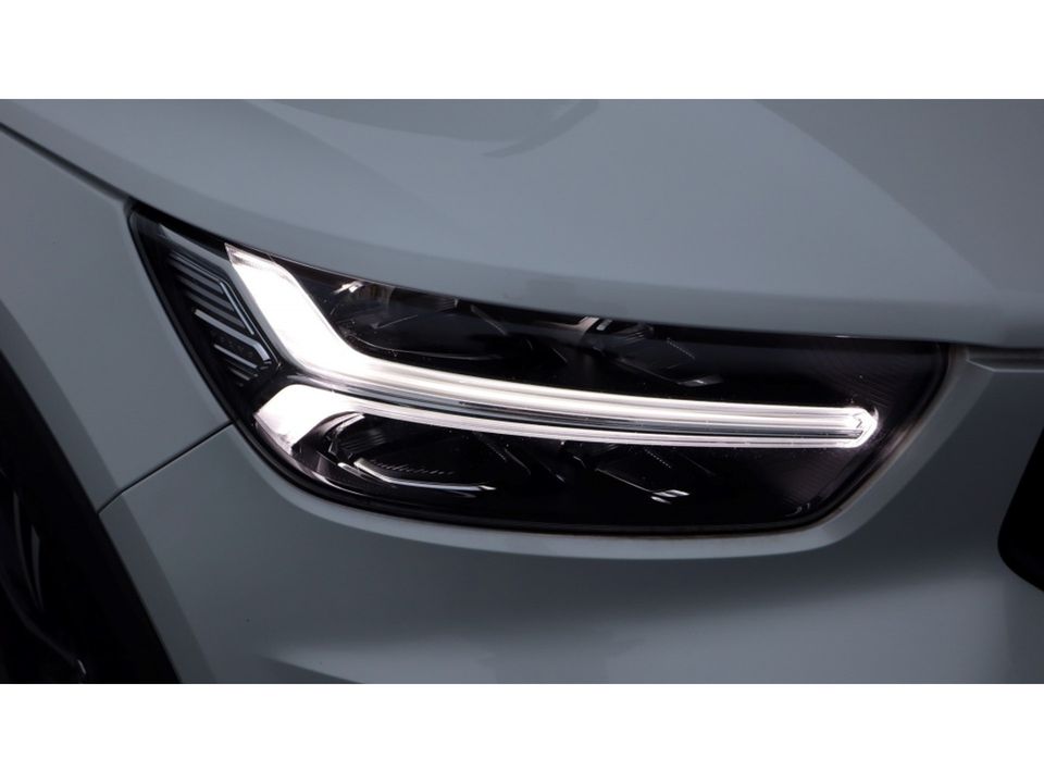 Volvo XC40 2.0 T4 R-Design | Led | Media | Stuur/stoel verwarming