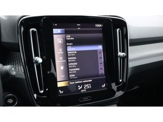 Volvo XC40 2.0 T4 R-Design | Led | Media | Stuur/stoel verwarming