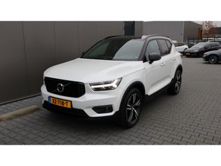 Volvo XC40 2.0 T4 R-Design | Led | Media | Stuur/stoel verwarming