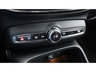 Volvo XC40 2.0 T4 R-Design | Led | Media | Stuur/stoel verwarming