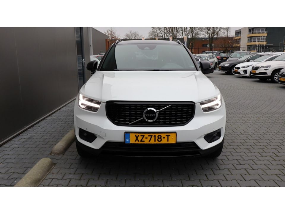 Volvo XC40 2.0 T4 R-Design | Led | Media | Stuur/stoel verwarming