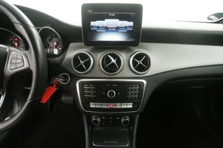 Mercedes-Benz CLA-Klasse 180 Automaat Airco Cruise Camera Navi 18"LMV LED