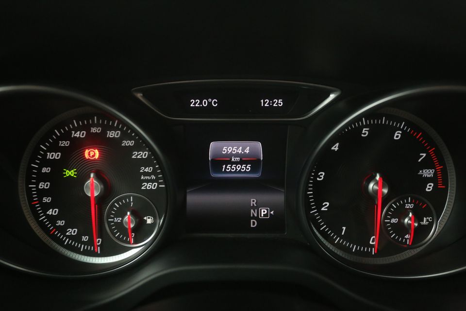 Mercedes-Benz CLA-Klasse 180 Automaat Airco Cruise Camera Navi 18"LMV LED