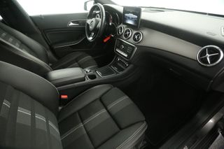 Mercedes-Benz CLA-Klasse 180 Automaat Airco Cruise Camera Navi 18"LMV LED