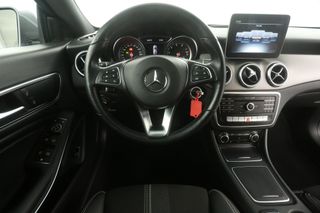 Mercedes-Benz CLA-Klasse 180 Automaat Airco Cruise Camera Navi 18"LMV LED