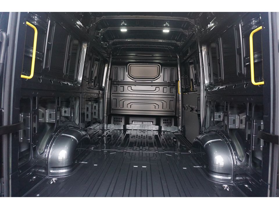 Volkswagen Crafter 35 177PK L3H3 AUT Facelift BPM VRIJ!! 13" Navi, Camera, Gev. Stoel, LED!! NR. 729