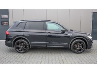 Volkswagen Tiguan Allspace 1.5 TSI R-Line B+ 7p | Pano | IQ. Light | Camera | VERKOCHT